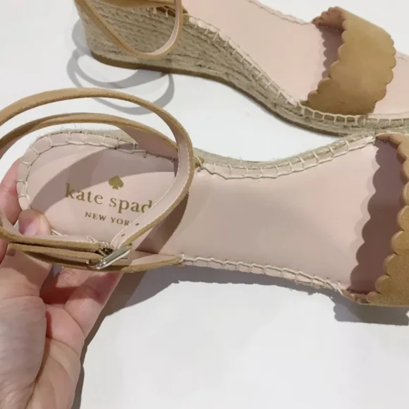 Kate Spade NWOT Size 8.5 Tan Women's Sandals - Picture 4 of 7